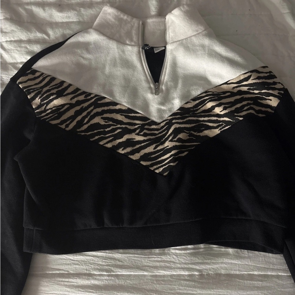 Women's Black and White Animal Print cropped sweater